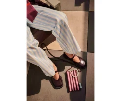 Bolsito para Teléfono Knitted Chocolate + Bubblegum The Sticky Sis Club