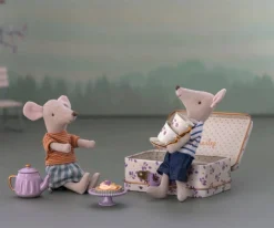 Maleta con Set de Té Morado Madelaine