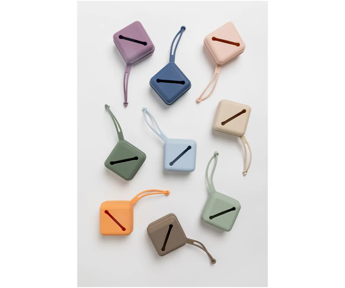 Portachupetes Case BIBS Dark Oak